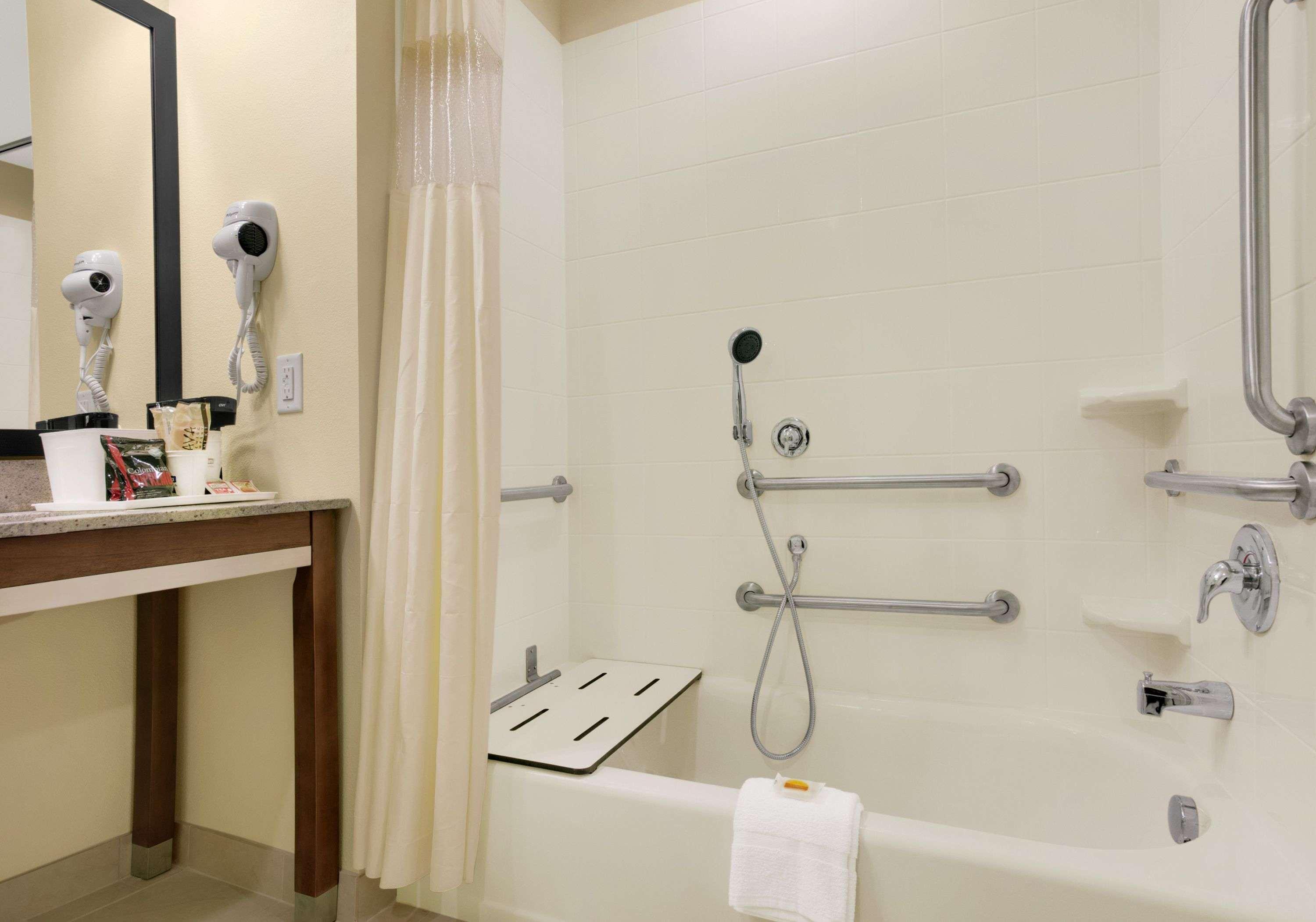 Spark By Hilton Victoria Ngoại thất bức ảnh